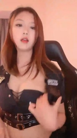 这小娘们真是骚，【黑色诱惑妹妹】，新女神下海!超级可爱~抠穴自慰~狂撸!，小腰扭得真带劲 截图6