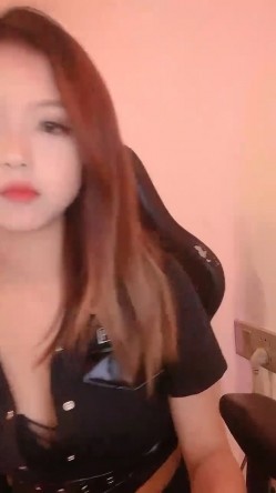 这小娘们真是骚，【黑色诱惑妹妹】，新女神下海!超级可爱~抠穴自慰~狂撸!，小腰扭得真带劲 截图7