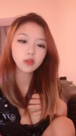 这小娘们真是骚，【黑色诱惑妹妹】，新女神下海!超级可爱~抠穴自慰~狂撸!，小腰扭得真带劲 截图15