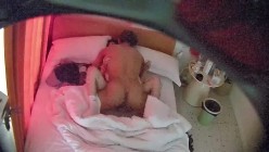 酒店偷拍 好漂亮的酥胸美女 在酒店被男朋友缠着打炮 只想传统式 无奈还是被后入 截图3