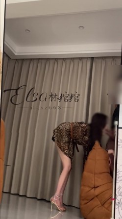 穷人女神富人母狗，超高颜值极品空姐【林绾绾】门槛1888福利，啪啪调教深喉毒龙脚踩骚穴，母狗属性拉满了 截图1