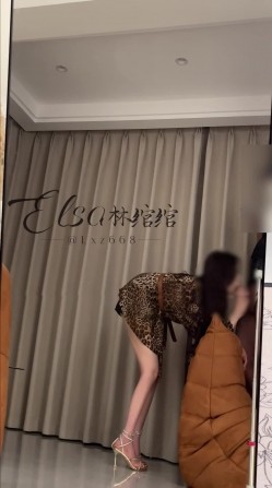 穷人女神富人母狗，超高颜值极品空姐【林绾绾】门槛1888福利，啪啪调教深喉毒龙脚踩骚穴，母狗属性拉满了 截图2