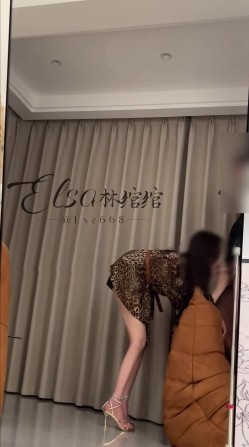 穷人女神富人母狗，超高颜值极品空姐【林绾绾】门槛1888福利，啪啪调教深喉毒龙脚踩骚穴，母狗属性拉满了 截图3