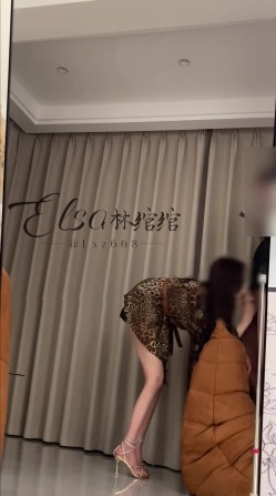 穷人女神富人母狗，超高颜值极品空姐【林绾绾】门槛1888福利，啪啪调教深喉毒龙脚踩骚穴，母狗属性拉满了 截图4