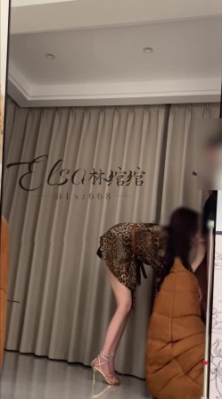 穷人女神富人母狗，超高颜值极品空姐【林绾绾】门槛1888福利，啪啪调教深喉毒龙脚踩骚穴，母狗属性拉满了 截图5