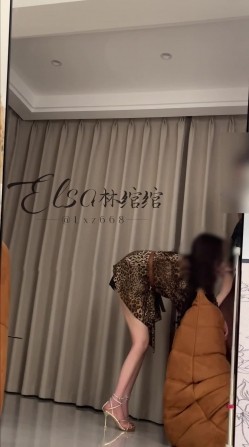 穷人女神富人母狗，超高颜值极品空姐【林绾绾】门槛1888福利，啪啪调教深喉毒龙脚踩骚穴，母狗属性拉满了 截图7