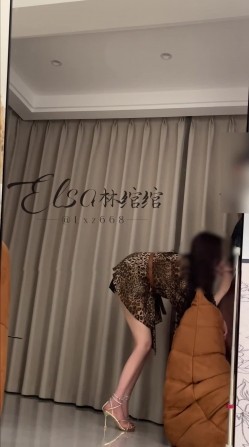 穷人女神富人母狗，超高颜值极品空姐【林绾绾】门槛1888福利，啪啪调教深喉毒龙脚踩骚穴，母狗属性拉满了 截图8