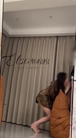 穷人女神富人母狗，超高颜值极品空姐【林绾绾】门槛1888福利，啪啪调教深喉毒龙脚踩骚穴，母狗属性拉满了 截图9