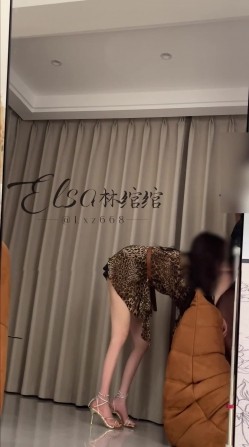 穷人女神富人母狗，超高颜值极品空姐【林绾绾】门槛1888福利，啪啪调教深喉毒龙脚踩骚穴，母狗属性拉满了 截图12