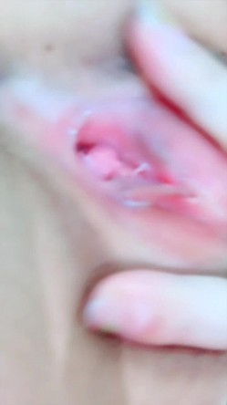 新来的大眼精灵极品小妹，双马尾无毛白虎小可爱精彩大秀直播，淫声荡语互动撩骚揉奶玩逼特写展示火辣艳舞秀 截图11