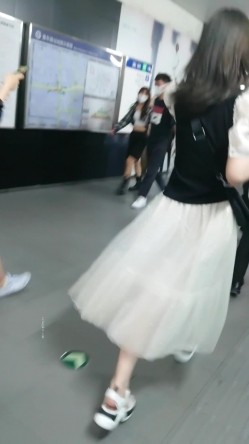白长裙极品妹子 截图2