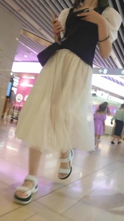 白长裙极品妹子 截图12