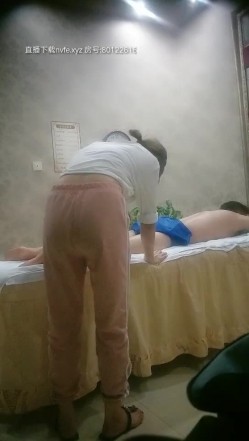 老师按摩洗浴会所找小姐先找了个女技师按摩在换个妹子在沙发干到按摩床 截图1