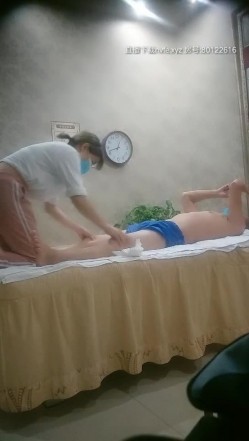 老师按摩洗浴会所找小姐先找了个女技师按摩在换个妹子在沙发干到按摩床 截图7