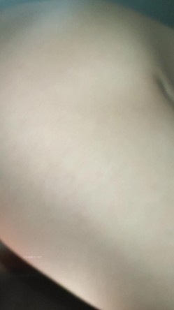 出道即巅峰新人露脸推特顶B王，人瘦奶大小魔女【蒂米】定制私拍，裸舞顶胯，道具紫薇无套啪啪内射 截图13