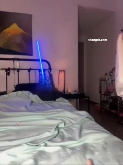 线上女神线下母狗，抖音反差网红【小张不在家】私拍福利，脸穴同框自慰，与富二代性爱 截图3