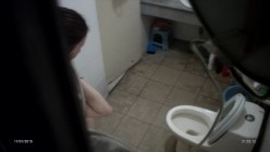 楼道偷看女生洗澡系列5-上个月刚嫁过来的新娘,脱光光洗澡身材好好 截图1