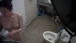 楼道偷看女生洗澡系列5-上个月刚嫁过来的新娘,脱光光洗澡身材好好 截图5