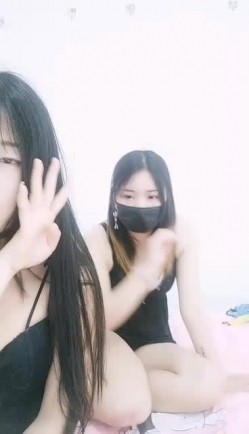 骚气双女炮击自慰秀全裸道具炮击抽插自慰女用充气娃娃上位骑乘很是诱惑不要错过 截图1