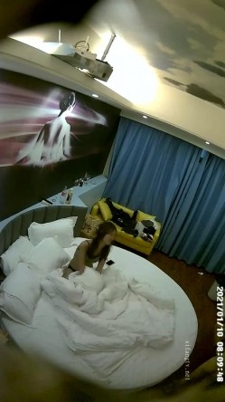 《绝版360补漏秘泄密》真实记录关系复杂男女开房滚床单~精彩不断~大哥吃饱喝足床上在吃鲍鱼69式激情无限 截图10