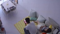 黑客破解家庭网络摄像头偷拍 ️健身教练和美女学员家中啪啪连干两炮 截图1