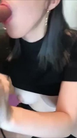 马尾辫小美妞，一流货色口活果然绝佳，吞进吞出套弄得十分舒服，胸型够劲饱满，奶白的皮肤 真是天配！ 截图9