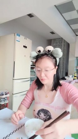 重庆市，九龙坡区，老师，晒过《教师资格证》【确实有点骚】疫情在家，阳台啪啪，做家务吃饭，淫乱一整天！ 截图1
