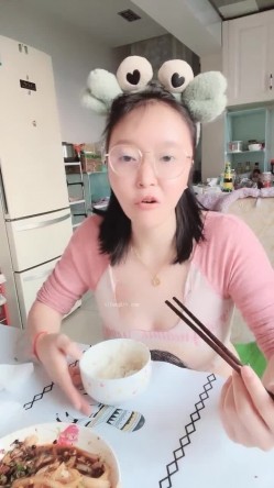 重庆市，九龙坡区，老师，晒过《教师资格证》【确实有点骚】疫情在家，阳台啪啪，做家务吃饭，淫乱一整天！ 截图3