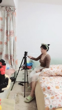 重庆市，九龙坡区，老师，晒过《教师资格证》【确实有点骚】疫情在家，阳台啪啪，做家务吃饭，淫乱一整天！ 截图13