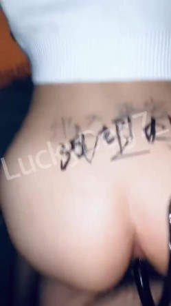 推特30万粉约炮大神【幸运儿】订阅私拍，巨乳蜂腰肥臀女人中的极品，各种交合淫乱 截图15