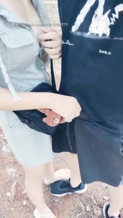 广西夫妻户外勾搭~老婆，你给胸她看一下勾引~我把老婆给你搞，你也给我介绍一个嘛，我老公很大方的，我们经常换妻！最后商量一起回家里搞！ 截图11