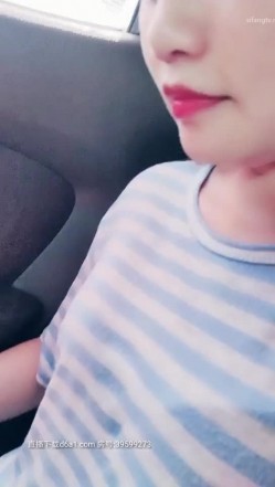广西夫妻户外勾搭~老婆，你给胸她看一下勾引~我把老婆给你搞，你也给我介绍一个嘛，我老公很大方的，我们经常换妻！最后商量一起回家里搞！ 截图14