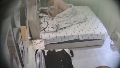气质美女被男友狂操三场身体敏感捂嘴抓床单 截图1