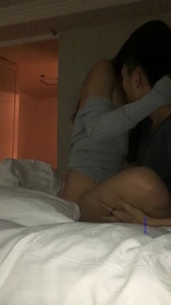 小骚货沙发自拍撅起翘臀与男友啪啪 截图12