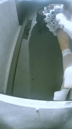 夜总会酒吧女厕后拍各种黑丝高跟 美女如云其中几个性感圆臀大屁股 截图14