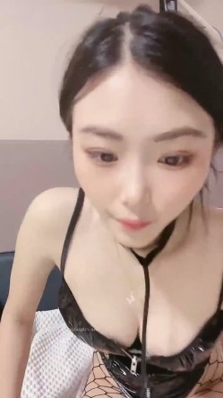 【御姐宝贝儿】，花一样的少女，你的猫系女友已上线，白得发光，足交自慰真棒 截图3