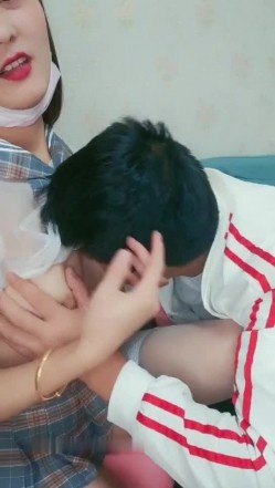 小强哥最近收的师范小妖精喜欢连续口爆吞精这么搞小强哥迟早变人干 截图3