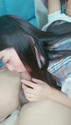 小强哥最近收的师范小妖精喜欢连续口爆吞精这么搞小强哥迟早变人干 截图6