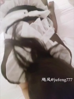 极品丝袜美臀 淫妻博主【飓风】VIP粉丝群资源，携娇妻群P单男 淫乱盛宴 在老公面前被单男肏喷 太羞耻了 截图8