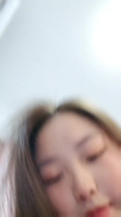 素颜妹子肉肉微胖，童颜巨乳丰满可人，主动展示美粉粉鲍鱼着实诱惑 截图3