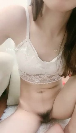 新人！大学生下海~校花级别，【小佳佳】，兼职黄播，洗澡扒穴，能清楚的看到那个小洞洞，挺清纯的，推荐 截图14