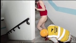 【我是奶气草莓】健身公园遇到美艳嫂子穿的如此性感骚气，长筒丝袜美腿高跟红裙！楼梯打炮偶遇外卖小哥加入 截图15
