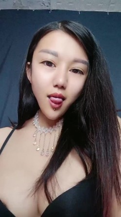 长发飘飘的妹子，身材匀称舞蹈老师，动作大方，撅起屁股扒开内裤露出黑鲍鱼侧面掰穴蝴蝶逼特写黑木耳 截图1