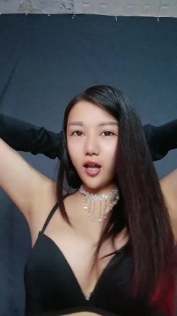 长发飘飘的妹子，身材匀称舞蹈老师，动作大方，撅起屁股扒开内裤露出黑鲍鱼侧面掰穴蝴蝶逼特写黑木耳 截图2