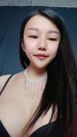 长发飘飘的妹子，身材匀称舞蹈老师，动作大方，撅起屁股扒开内裤露出黑鲍鱼侧面掰穴蝴蝶逼特写黑木耳 截图6