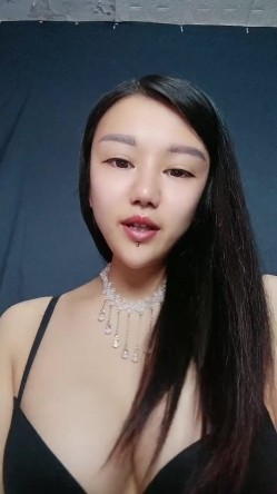 长发飘飘的妹子，身材匀称舞蹈老师，动作大方，撅起屁股扒开内裤露出黑鲍鱼侧面掰穴蝴蝶逼特写黑木耳 截图8