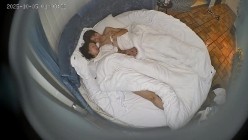 酒店情趣圆床偷拍 时尚前卫打扮男女开房有点角色互换性别的意思 截图7
