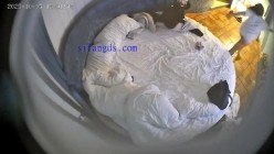酒店情趣圆床偷拍 时尚前卫打扮男女开房有点角色互换性别的意思 截图13