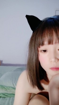 极品颜值清纯系美女为赚钱下海 ，长相清纯乖巧文静，全裸自慰诱惑，掰穴特写揉搓阴蒂，双指插入扣弄低声娇喘 截图14