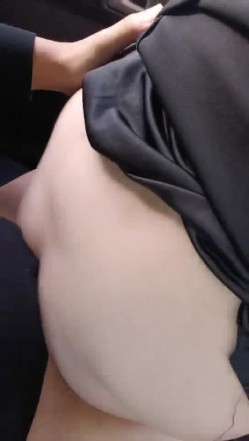 河南老王给两个性饥渴的良家少妇找猛男最近疫情开房有点严来点刺激的玩车震3P 截图10